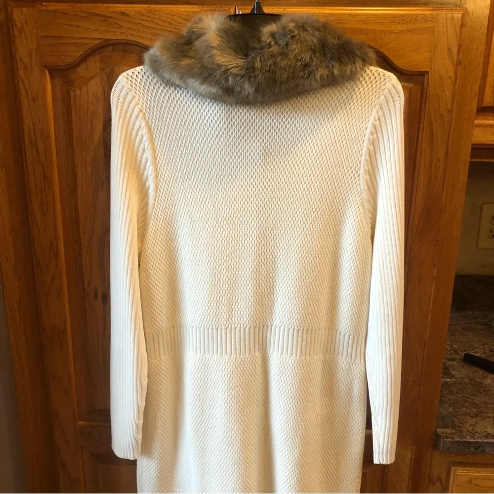 LIKE NEW! Chico’s White Long Button Sweater/Jacket w/Faux Fur Neck-Womens Medium - Picture 13 of 14